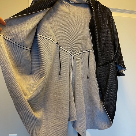 Lululemon reversible wrap - Picture 2 of 6